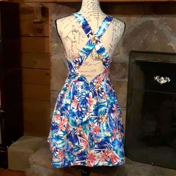 Romeo + Juliet Couture dress - Picture 4 of 7